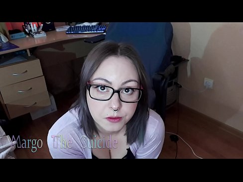 ❤️ 性感的眼镜女孩在镜头前深深地吸吮假阳具 ❤ Beautiful porn